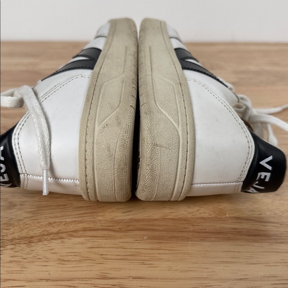 Veja White Black Casual Sneakers - Picture 15 of 16